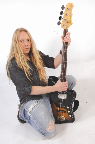 Jamie Mallender - With The Fret-King Ventura Bass (Pic By Gary Barlow) Jamie Mallender - With The Fret-King Ventura Bass (Pic By Gary Barlow)
